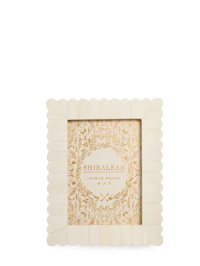 Roma Scalloped Frame